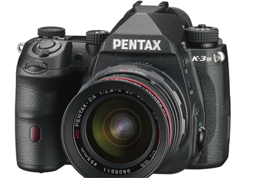 Pentax 推出旗艦APS-C 單眼相機，ISO 可調至上百萬